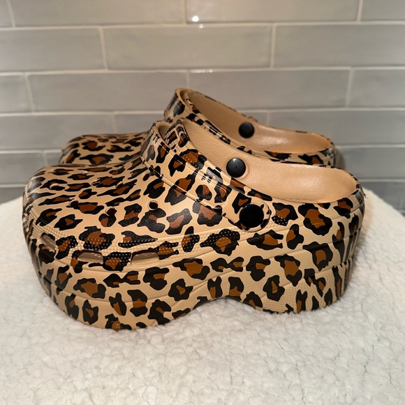Leopard Print Platform Clogs - Picture 6 of 8